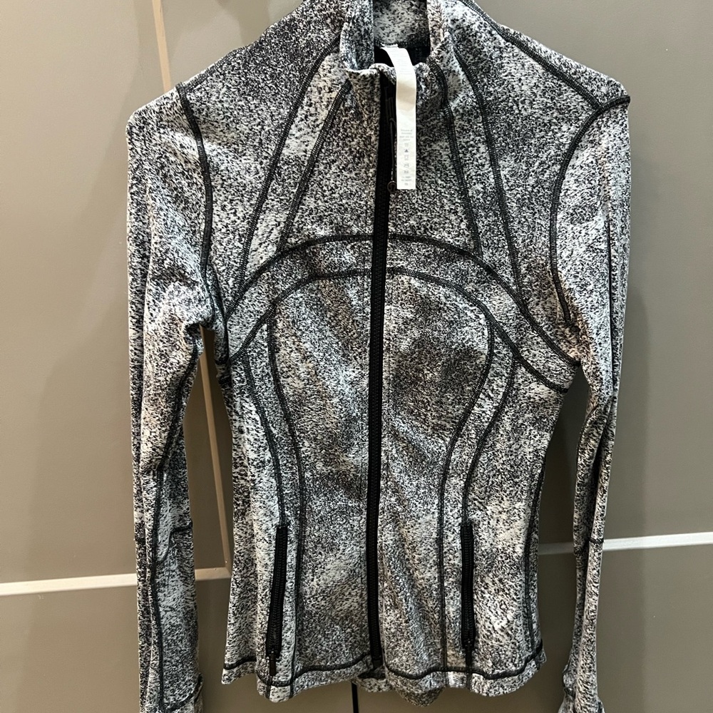 Lululemon Athletica Black and Gray Patterned Jacket